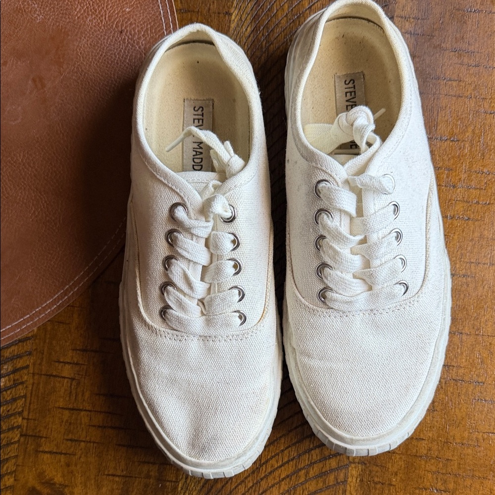 Steve Madden Men’s Off-White Canvas Lace-Up Sneakers
